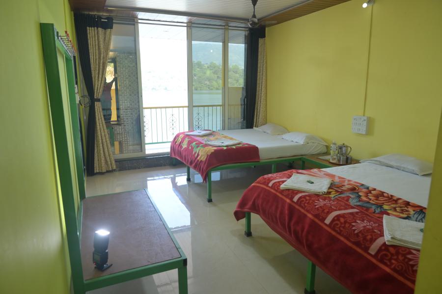 River View Family Room 1